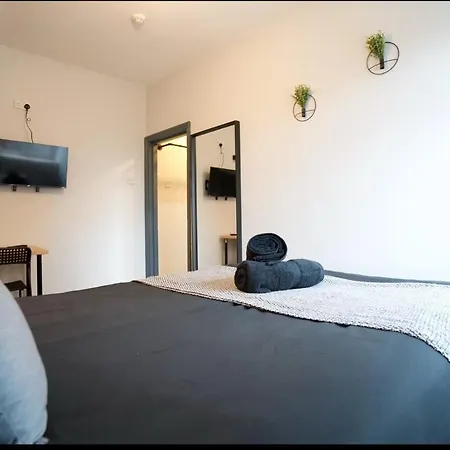 The Cosy In Moseley Apartment