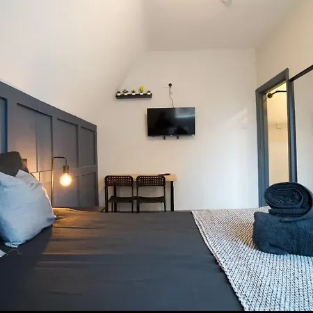 The Cosy In Moseley Apartment